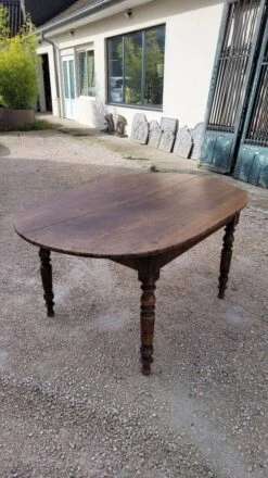 Oval Burgundy Farm Table In Solid Oak 19th -Room Fold Zone e67d3565 c123 4303 b130 59cba54a4d85