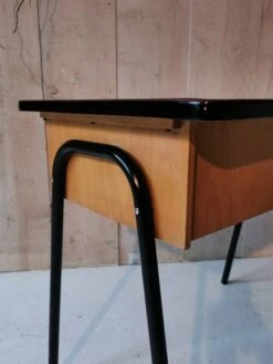 Tubular Desk -Room Fold Zone e9f21648 0425 44e1 a705 6a758bf30e6f