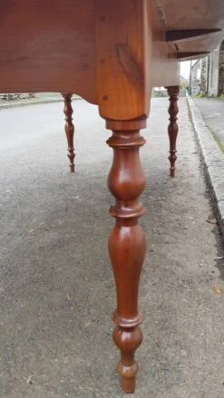 Large Old 19th Century Oval Table In Cherry Wood -Room Fold Zone ef783ec8 5bd7 48a5 8e98 d3247f4a9e4b