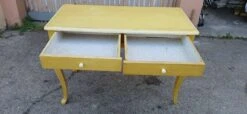 Very Pretty Table With 2 Large Drawers -Room Fold Zone f1f9a74e 62f4 41fb 9dbb 77a141e5dbcb