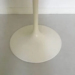 Knoll Round Tulip Foot Table -Room Fold Zone f3694cc4 7e5c 48c8 a587 1421a5ee4c68