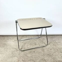 Iconic Platone Desk By Giancarlo Piretti For Anonima Castelli - 70s Design Icon Exposed At MoMA -Room Fold Zone f67ff01d 8335 4e60 8815 82e78c2bf4a9