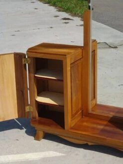 Light Wooden Dressing Table With Large Original Mirror, 1930s 40 Light Wooden Dressing Table With Large Original Mirror, 1930s -Room Fold Zone f9397099 168f 4a23 9612 fb5c621b66d6