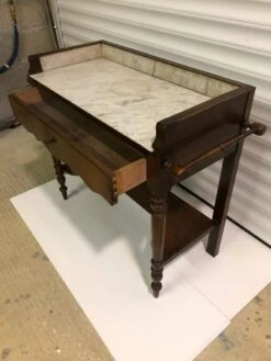 Dressing Table -Room Fold Zone facef48a 05d5 4b42 b07a e865951dc81f