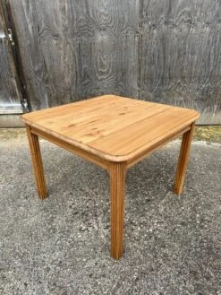 Square Table -Room Fold Zone fbd9e9de 6dbb 4dd9 b116 9e47becf537c